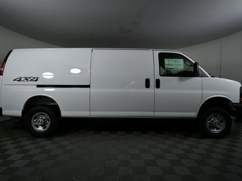 New 2025 Chevrolet Express 3500 Work Van w/ Driver Convenience Package image 15
