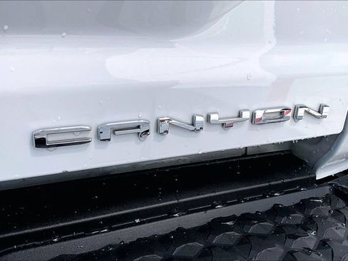 Used 2025 GMC Canyon Denali AWD/4WD image 24