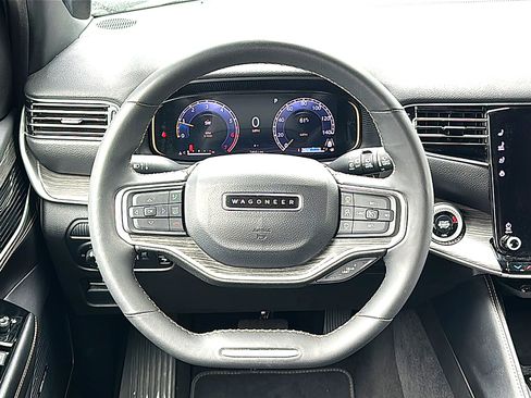 Used 2024 Jeep Wagoneer L Series II w/ Flexible Seating Group RWD image 22