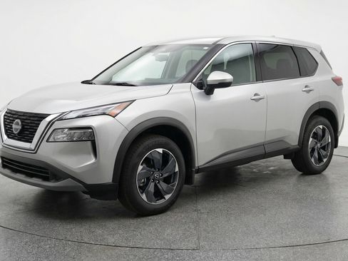 Used 2025 Nissan Rogue SV image 3