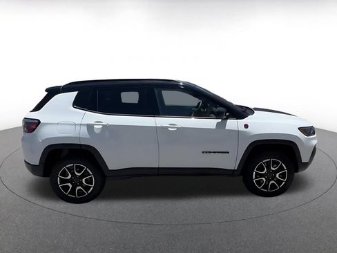 Used 2025 Jeep Compass Trailhawk AWD/4WD image 15