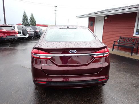 Used 2017 Ford Fusion SE FWD image 5