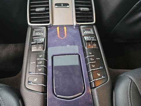 Used 2014 Porsche Panamera 4 image 23