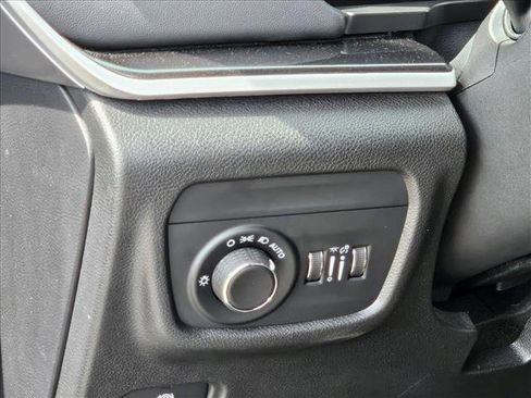 Used 2022 Jeep Grand Cherokee L Laredo w/ Luxury Tech Group I AWD/4WD image 25