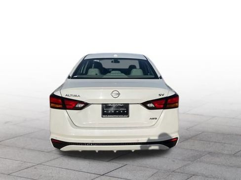 Used 2024 Nissan Altima 2.5 SV AWD/4WD image 5