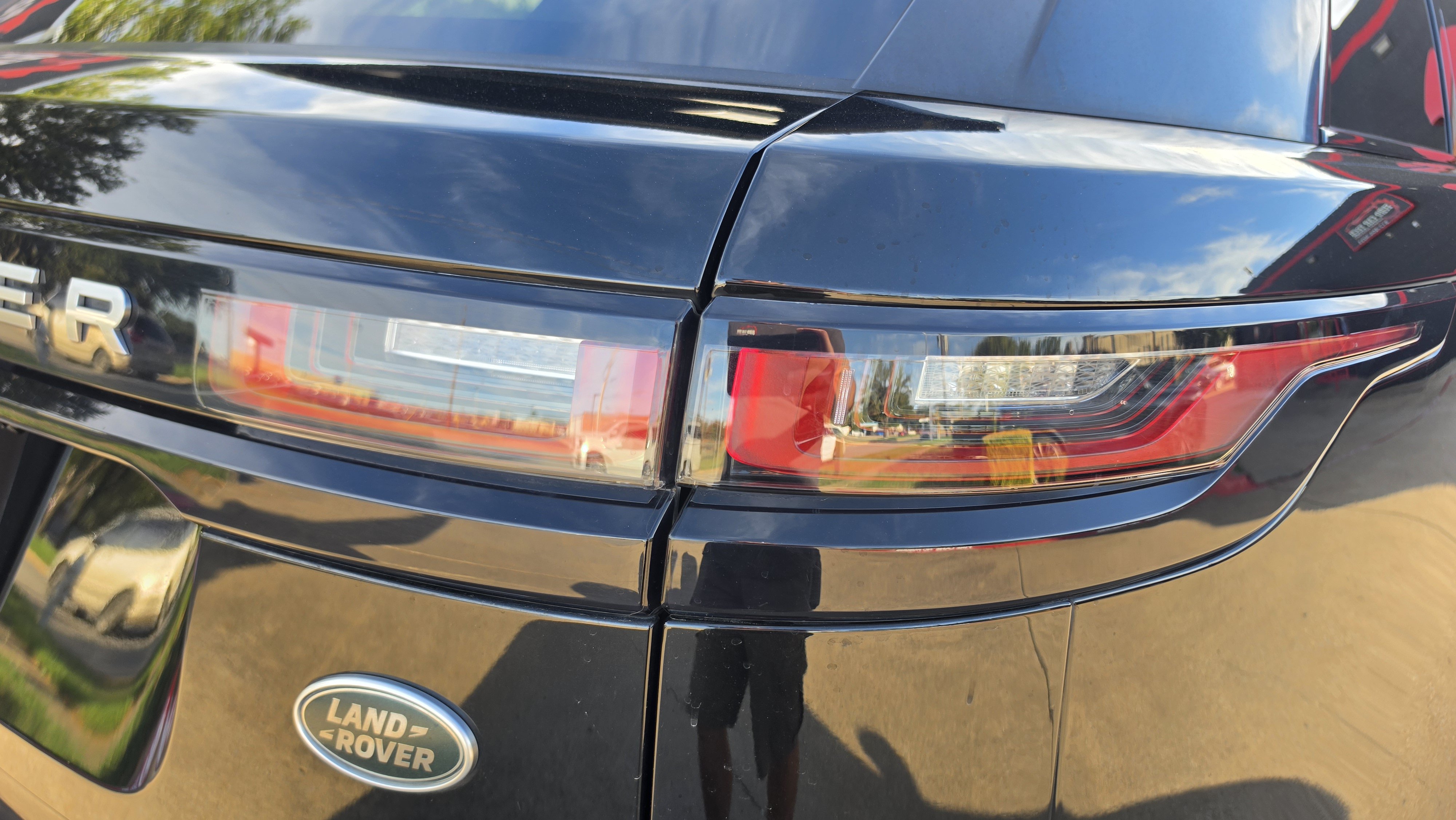 Used 2018 Land Rover Range Rover Velar S AWD/4WD image 9