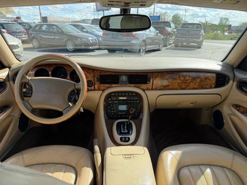 Used 2001 Jaguar XJ8 RWD image 14