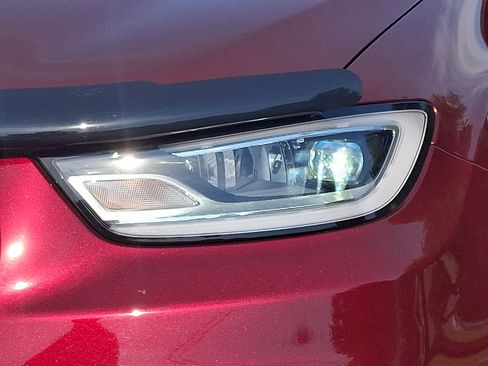 Certified 2023 Chrysler Pacifica Touring-L AWD/4WD image 9