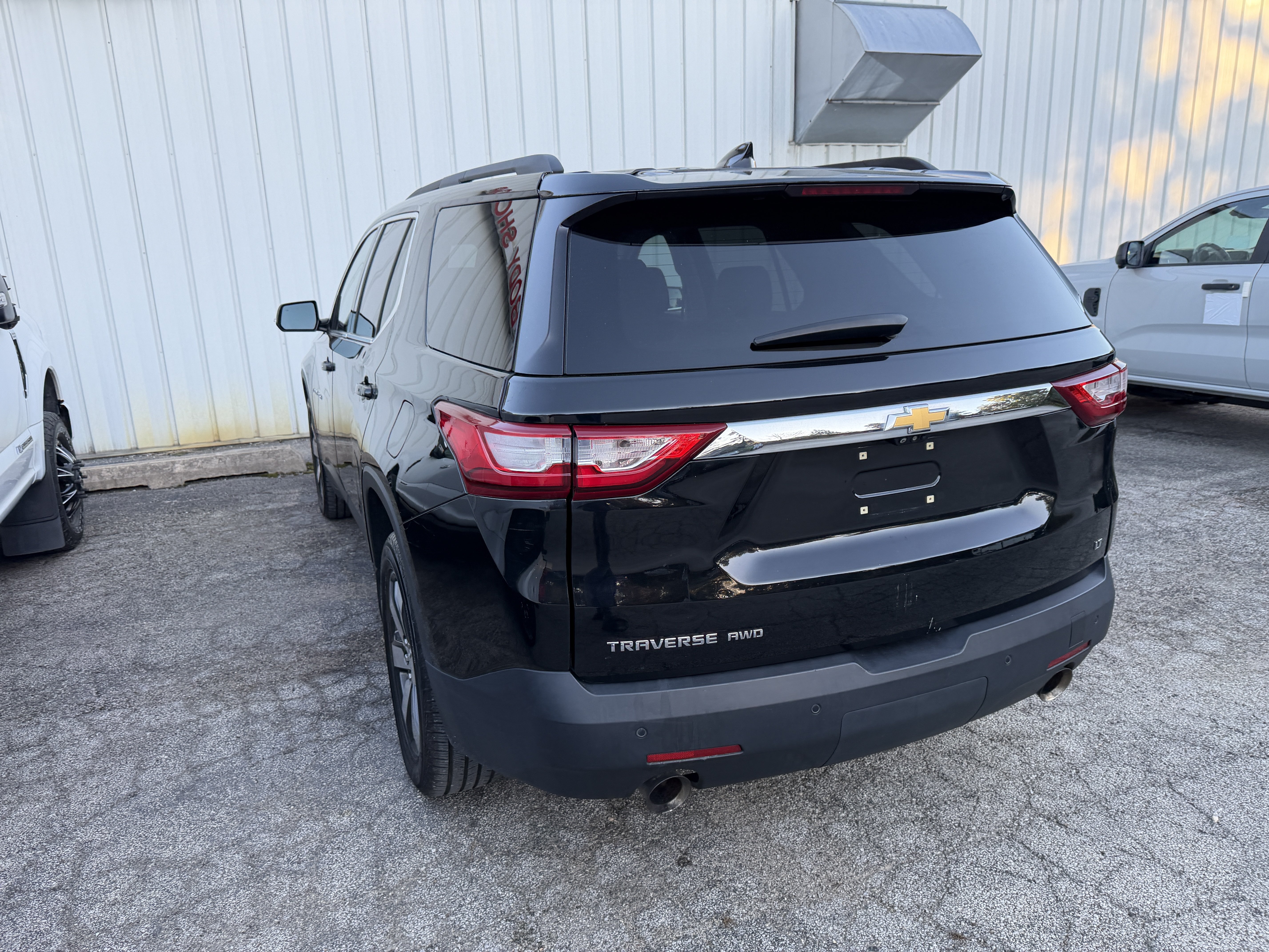 Used 2020 Chevrolet Traverse LT w/ LT Premium Package AWD/4WD image 11