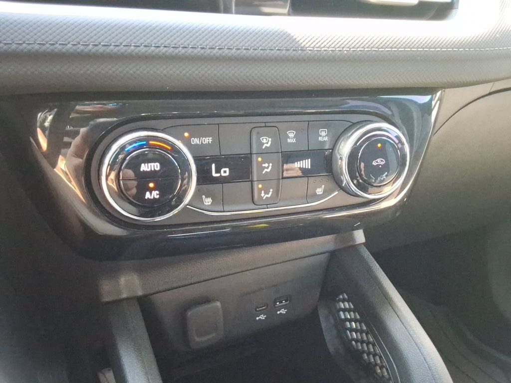 Certified 2024 Chevrolet TrailBlazer LT w/ Convenience Package FWD image 31