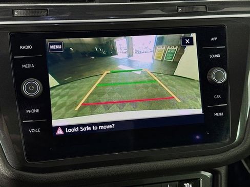 Used 2019 Volkswagen Tiguan SE w/ Panoramic Sunroof Package image 16