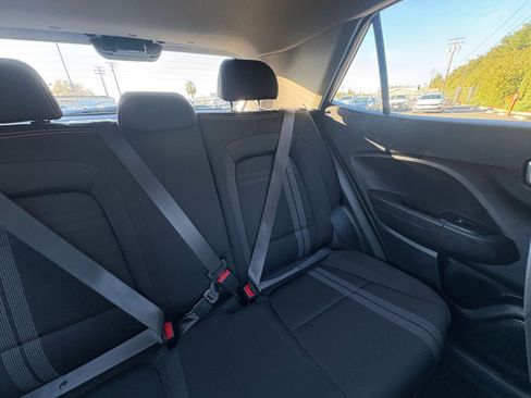 Used 2025 Hyundai Venue SEL image 37