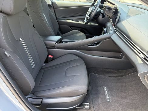 Used 2023 Hyundai Elantra SEL w/ Convenience Package FWD image 13