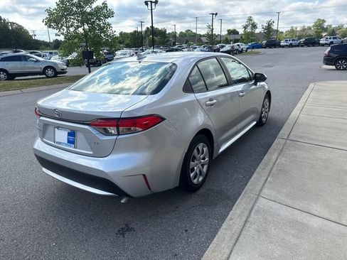 Used 2022 Toyota Corolla LE FWD image 4