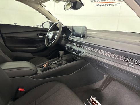 Used 2024 Honda Accord EX image 29
