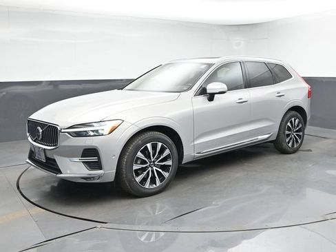 Used 2023 Volvo XC60 B5 Plus w/ Climate Package AWD/4WD image 4