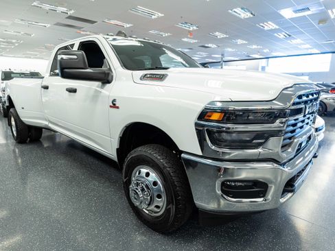 Used 2025 RAM 3500 Tradesman AWD/4WD image 3