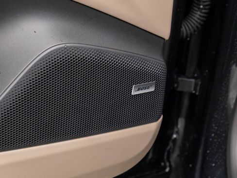 Certified 2025 Porsche Macan 4 Electric image 15