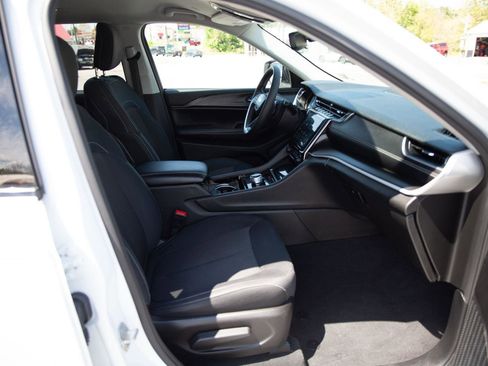 Used 2023 Jeep Grand Cherokee L Laredo AWD/4WD image 24