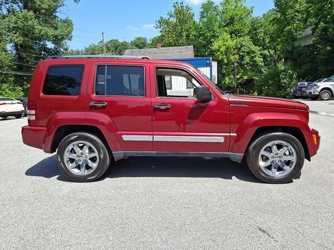 Used 2011 Jeep Liberty Limited w/ Tire & Wheel Group AWD/4WD image 9