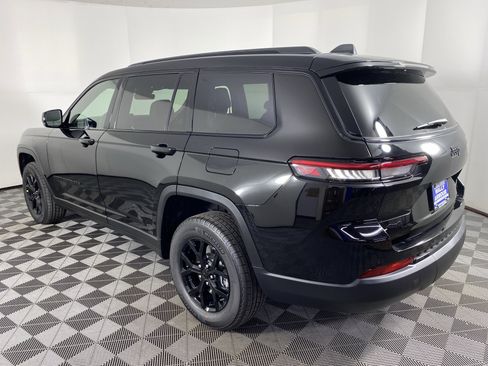 New 2025 Jeep Grand Cherokee L Altitude image 9