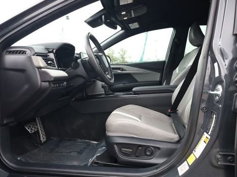 Used 2025 Toyota Camry SE w/ Convenience Package image 13