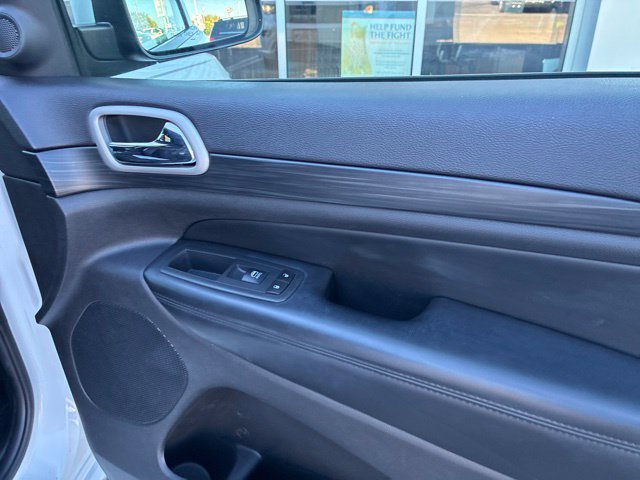 Used 2020 Jeep Grand Cherokee Altitude AWD/4WD image 28