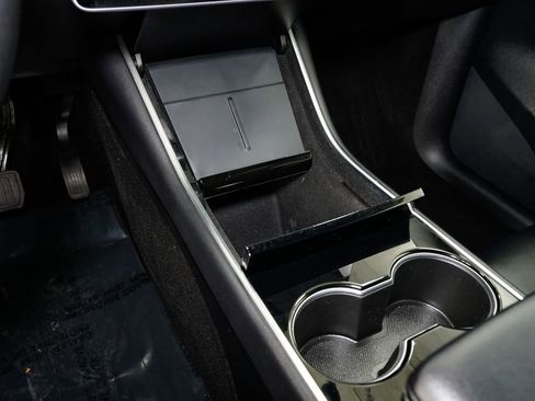 Used 2021 Tesla Model Y Long Range image 17