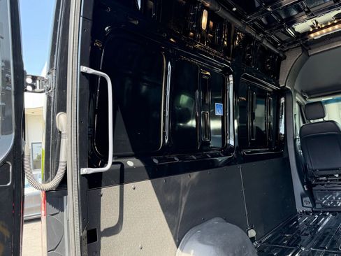 Used 2024 Mercedes-Benz Sprinter 2500 image 15