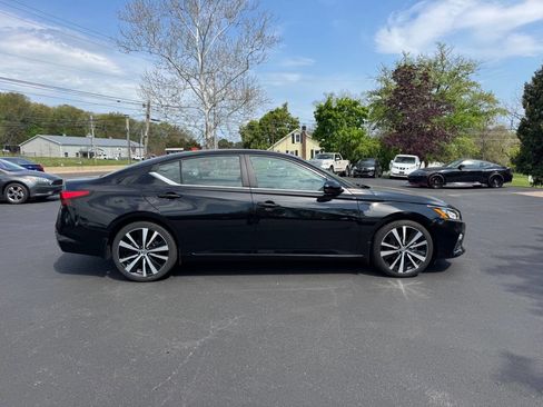 Used 2020 Nissan Altima 2.5 SR w/ Premium Package FWD image 5