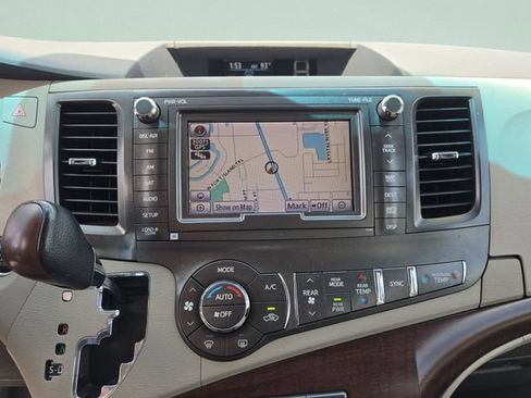 Used 2011 Toyota Sienna XLE w/ XLE Navigation Pkg FWD image 34