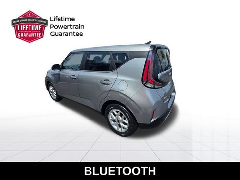 Used 2023 Kia Soul LX w/ LX Technology Package FWD image 3