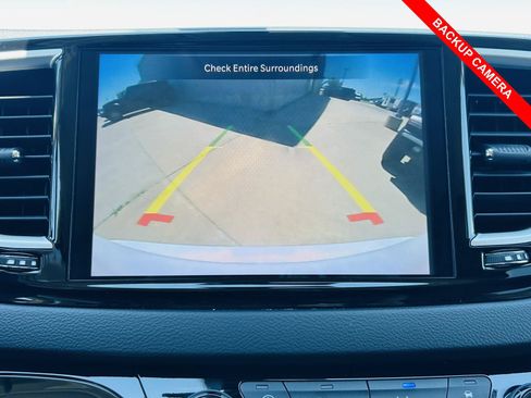 Used 2024 Chrysler Pacifica Touring-L FWD image 10
