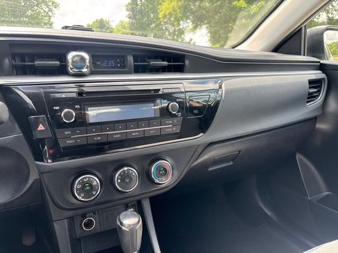 Used 2015 Toyota Corolla L FWD image 14