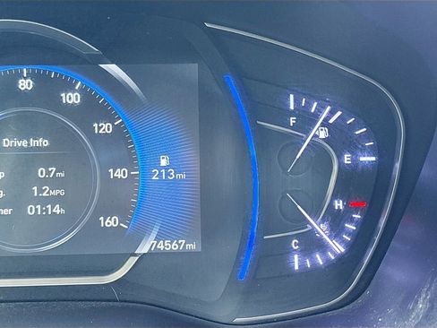 Used 2019 Hyundai Santa Fe SEL image 12