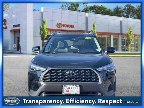 Certified 2023 Toyota Corolla Cross XLE image 2