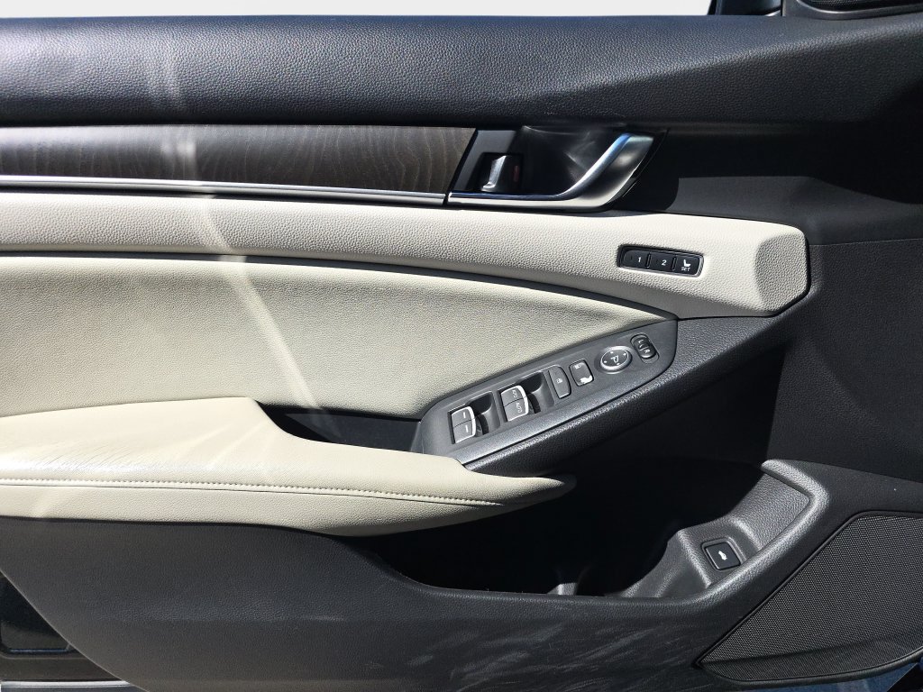 Used 2018 Honda Accord Touring image 21