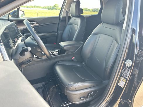 Used 2024 Kia Sportage EX FWD image 11