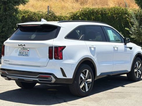 Used 2023 Kia Sorento S w/ Panoramic Sunroof Package FWD image 4