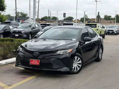 Used 2020 Toyota Camry LE FWD image 2