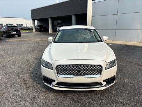 Used 2017 Lincoln Continental Premiere FWD image 2