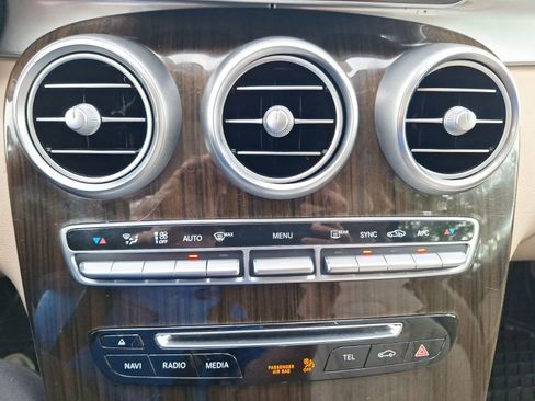Used 2017 Mercedes-Benz GLC 300 image 23