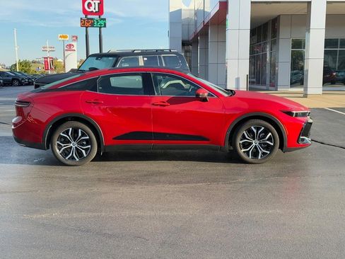 Used 2025 Toyota Crown Limited AWD (Natl) image 2