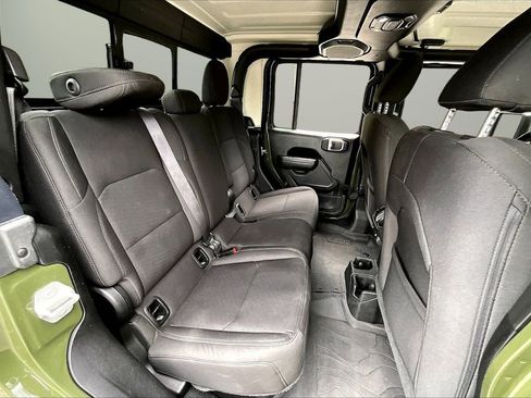 Certified 2022 Jeep Gladiator Sport AWD/4WD image 23