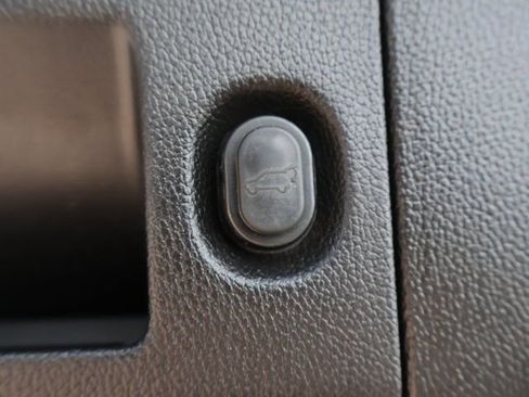 Certified 2019 Cadillac Escalade Luxury RWD image 18