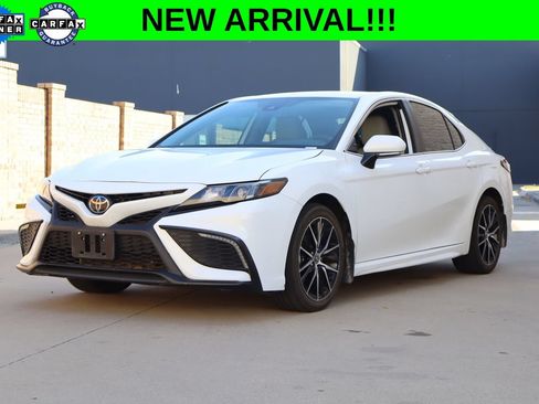 Used 2023 Toyota Camry SE AWD/4WD image 1