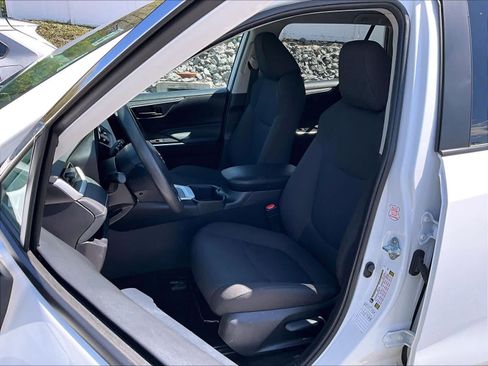 Used 2025 Toyota RAV4 LE AWD/4WD image 10