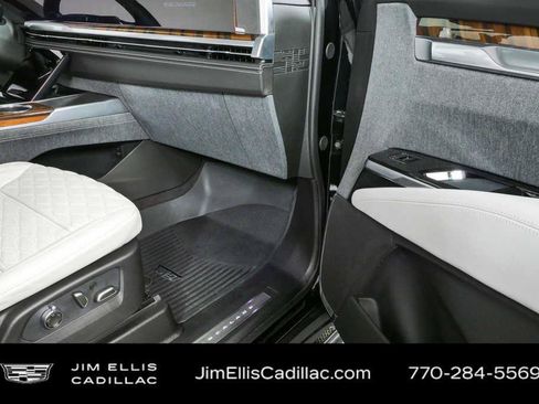 Certified 2026 Cadillac Escalade Platinum Sport w/ LPO, ONYX Package AWD/4WD image 26