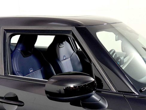 Used 2026 MINI Cooper 4-Door Hardtop FWD image 29