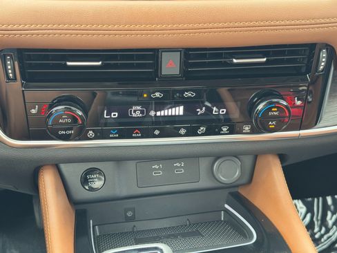 Used 2024 Nissan Rogue Platinum w/ Platinum Premium Package FWD image 28